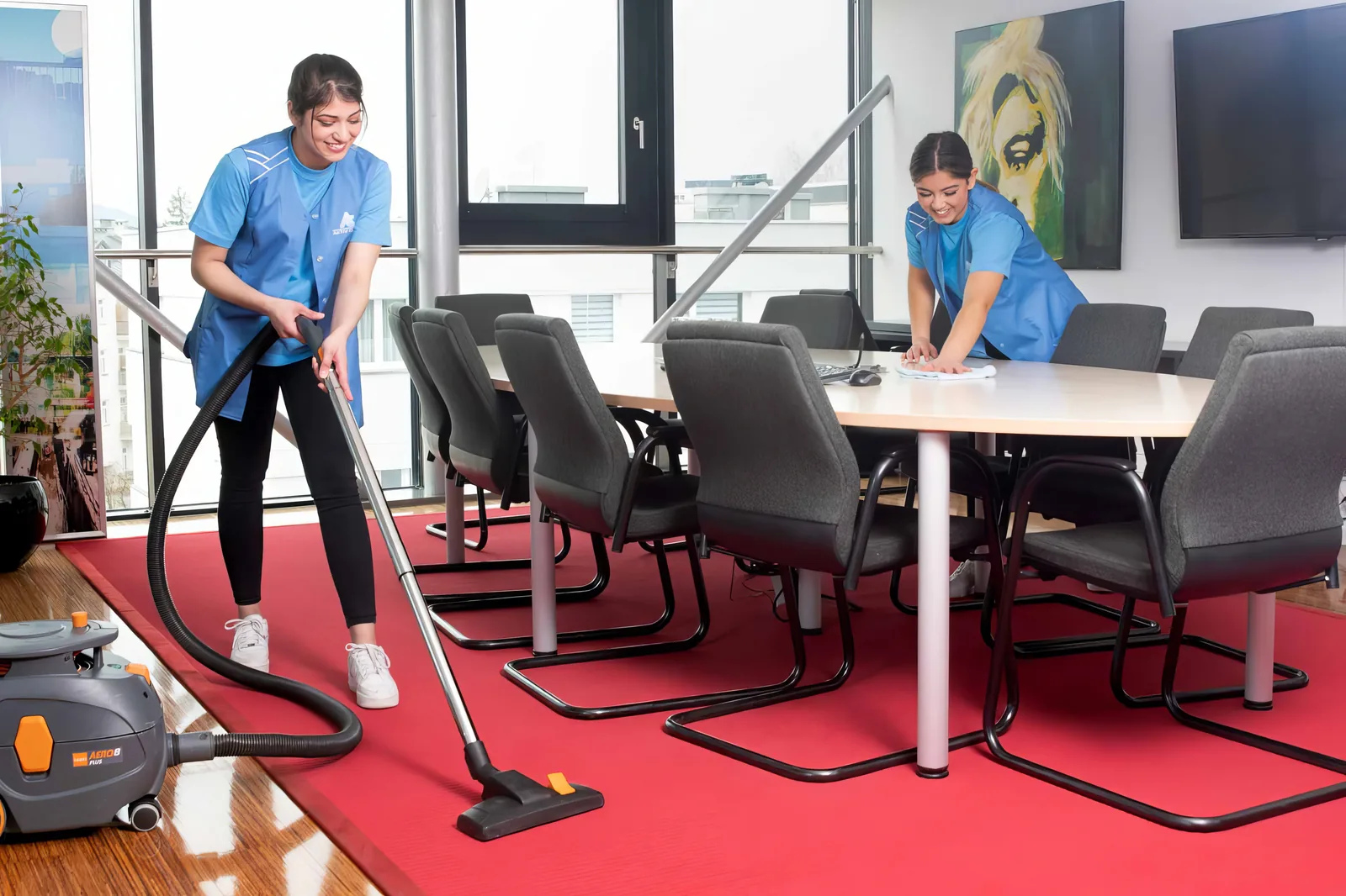 Büroreinigung im Besprechungsraum – Aktiv Clean Innviertel