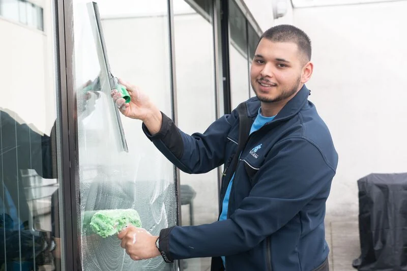 Fensterreinigung mit dem Abzieher