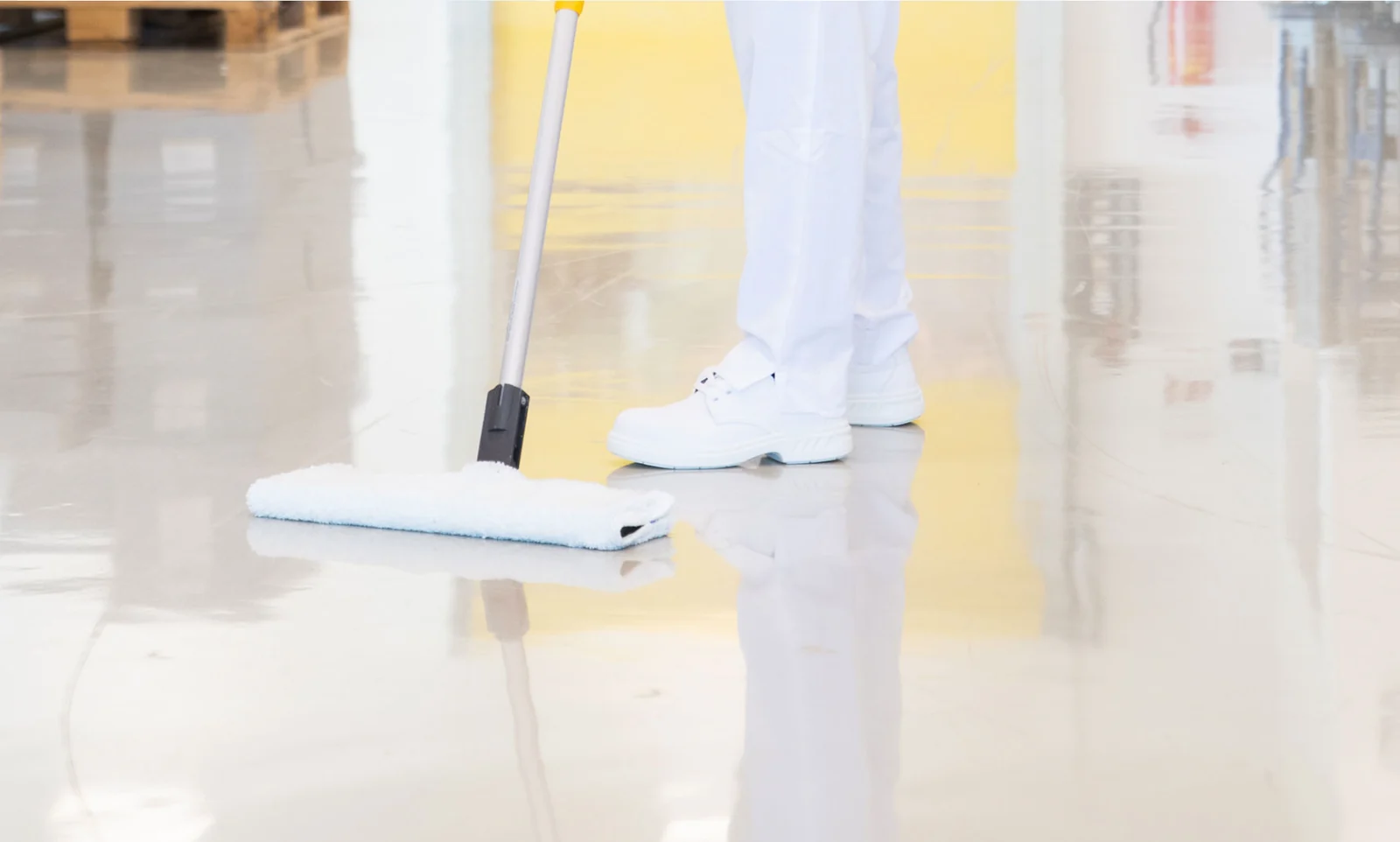 Bodenpflege im Industriebetrieb – Aktiv Clean Oberösterreich
