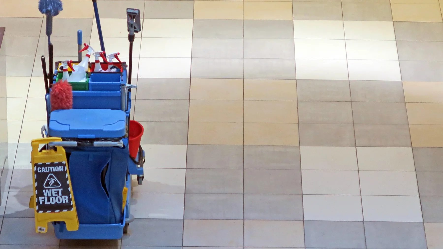 Unterhaltsreinigung mit Reinigungswagen – Aktiv Clean